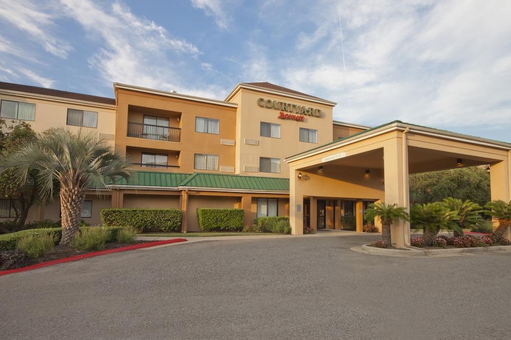 Courtyard by Marriott Beaumont photo 11