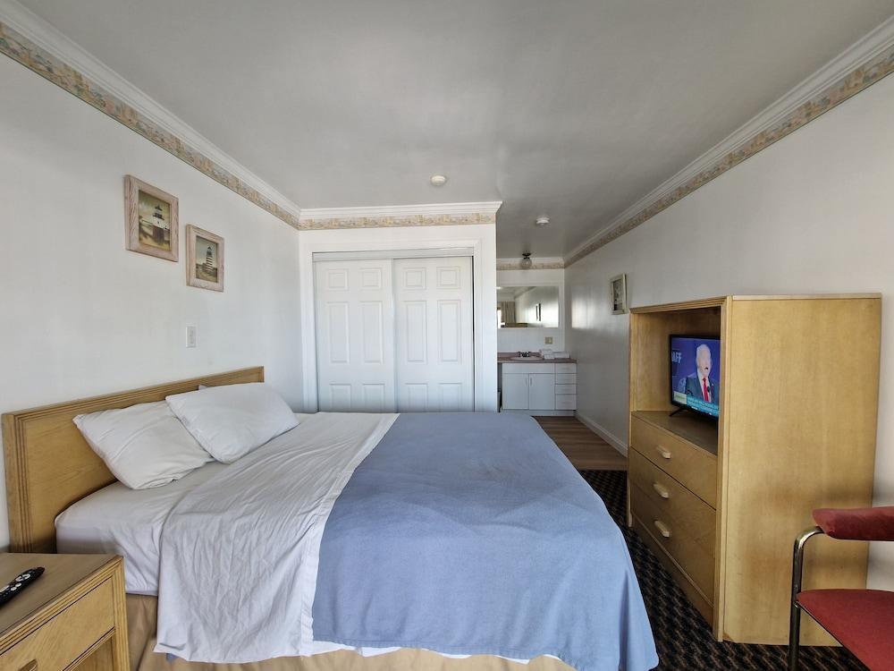 Sandcastle Beachfront Inn photo 6
