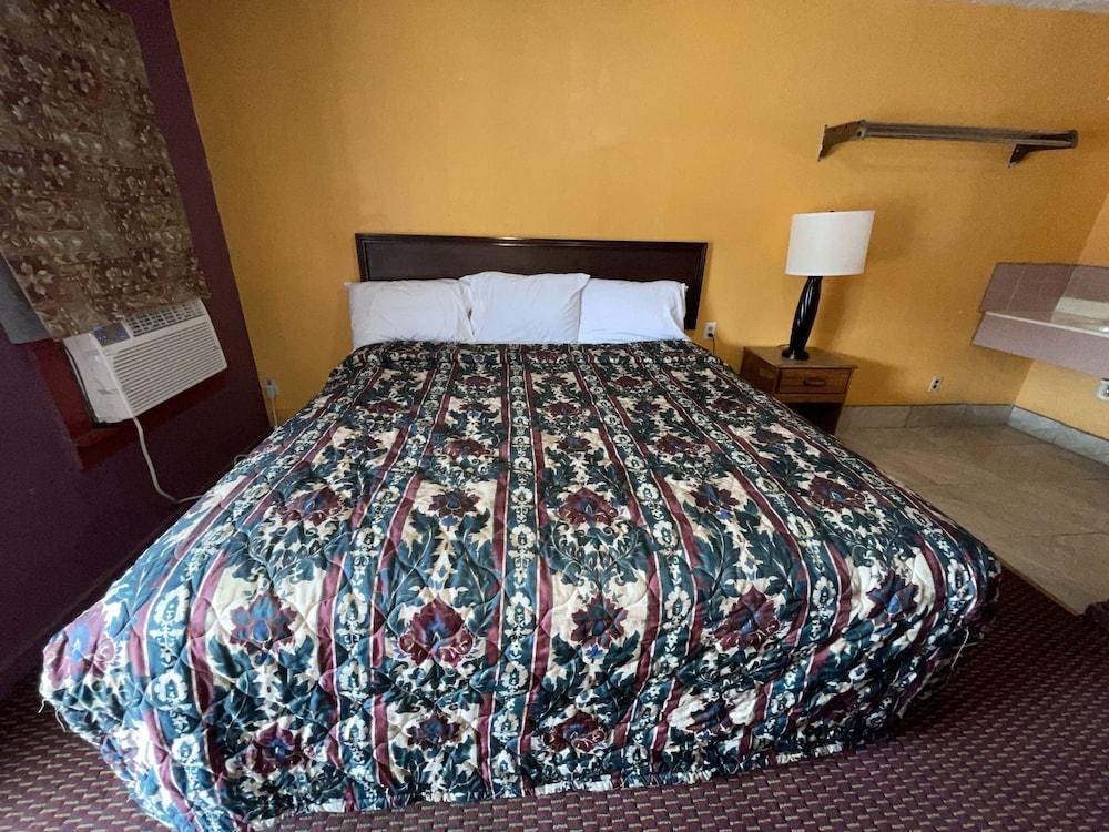 Budget Inn Du Quoin photo 16