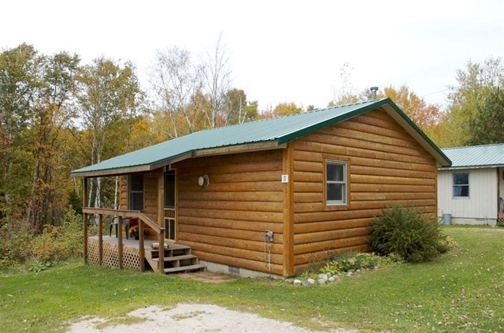 Hilltop Cabins and Motel photo 10