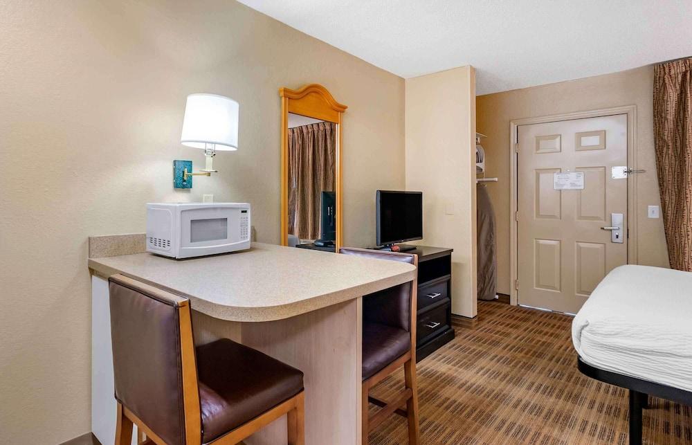 Extended Stay America Select Suites Tampa North Airport photo 9