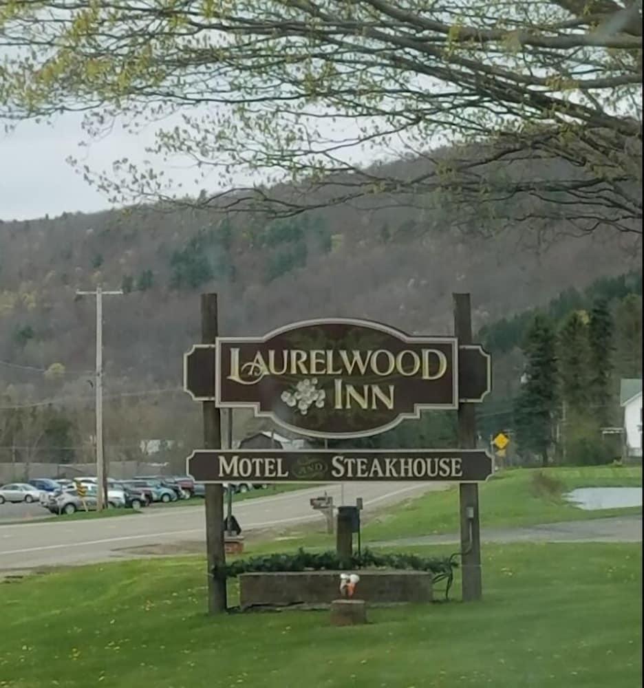 Laurelwood Inn and Steakhouse photo 2