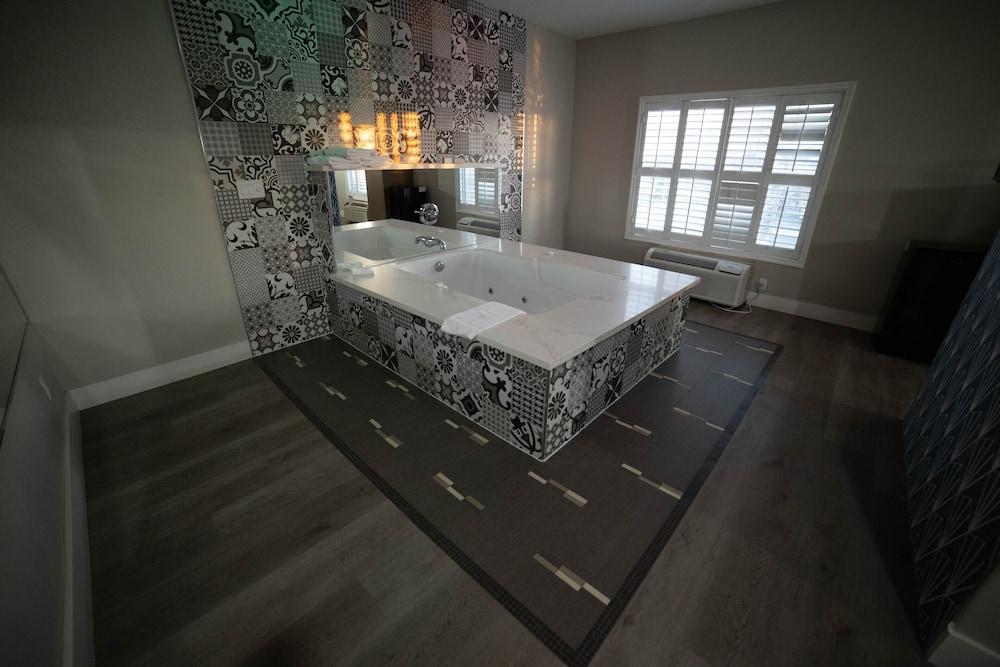 Mid City Inn and Suites photo 49