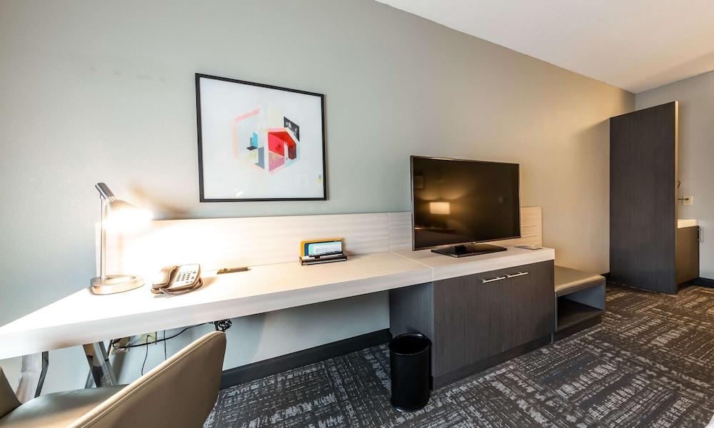Hilton Garden Inn Beaumont, TX photo 9