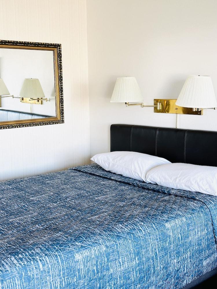 The Davenport Motel photo 29