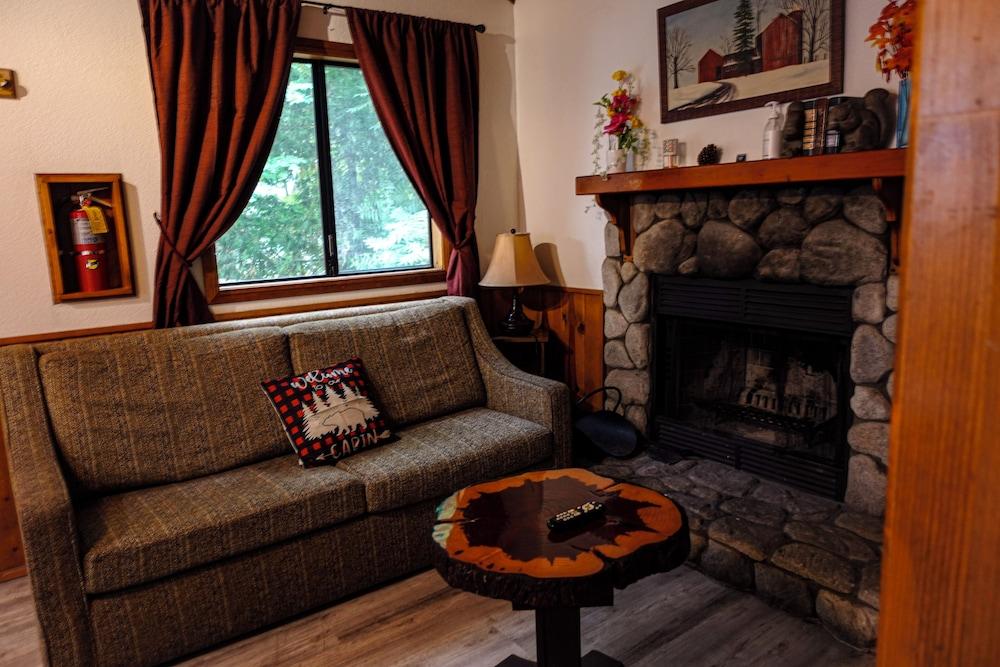 Sleepy Hollow Cabins and Hotel photo 22