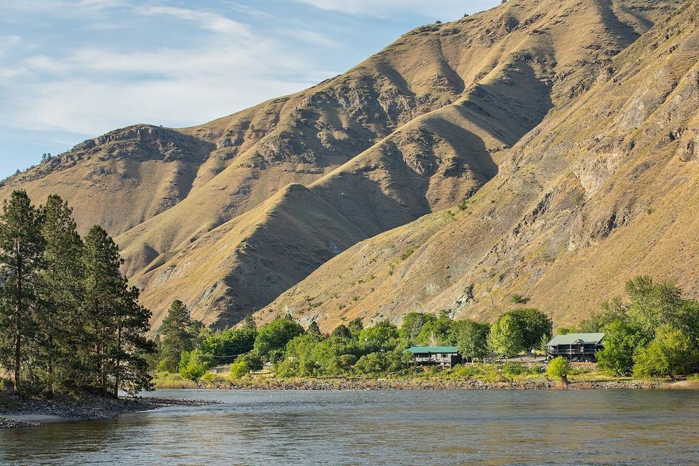 Steelhead Lodge photo 17
