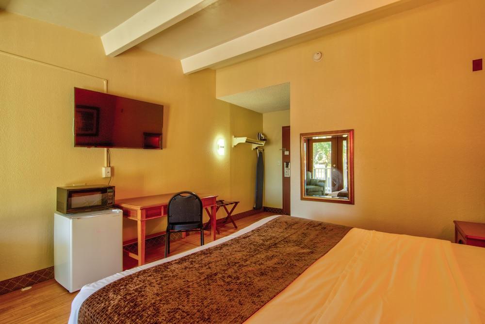 Clearwater Hotel photo 45