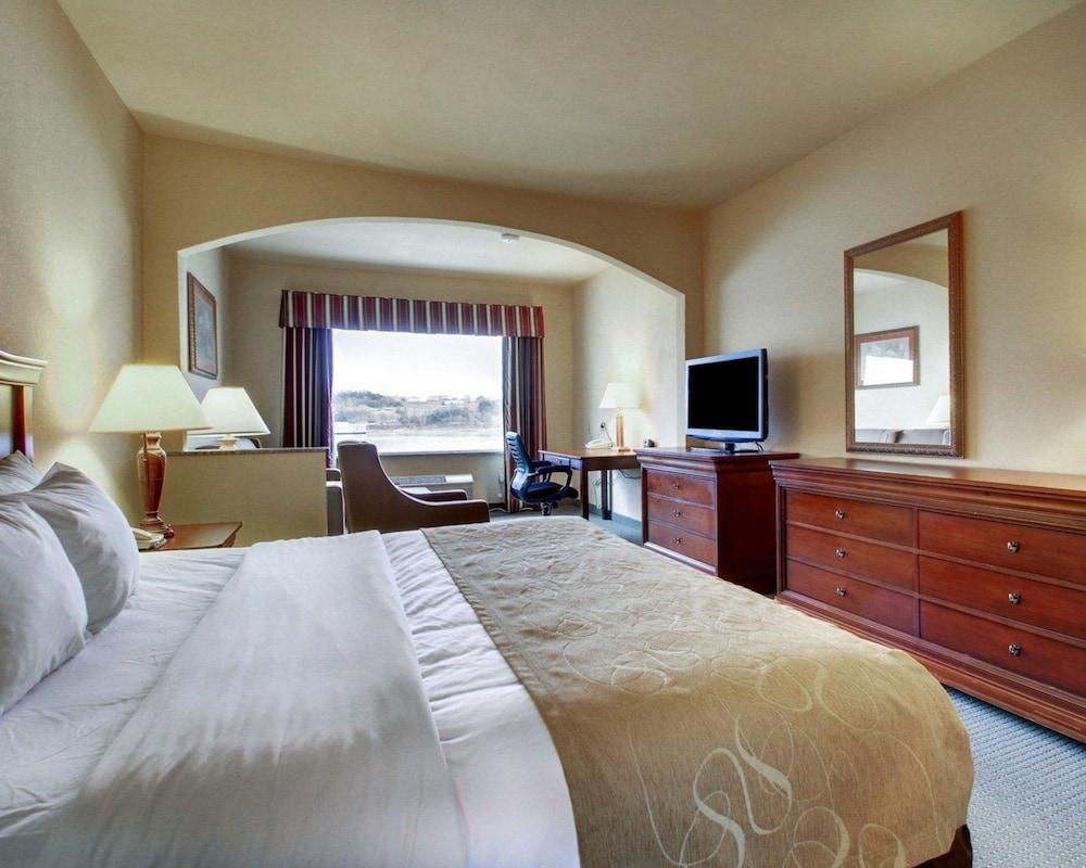 Clarion Suites Vidalia Riverfront photo 6