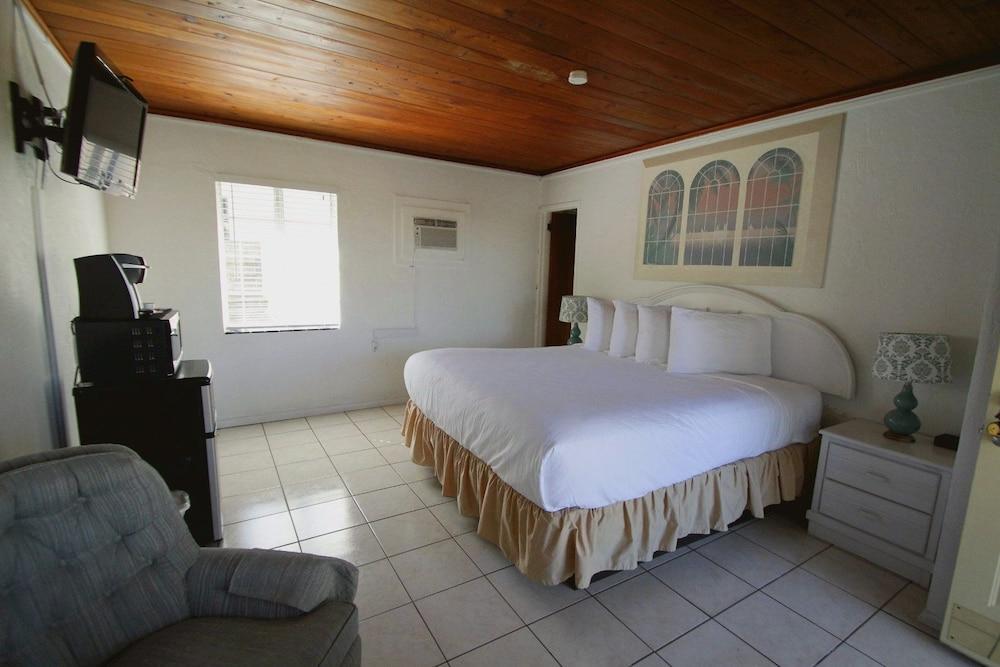 Island Breeze Inn photo 11