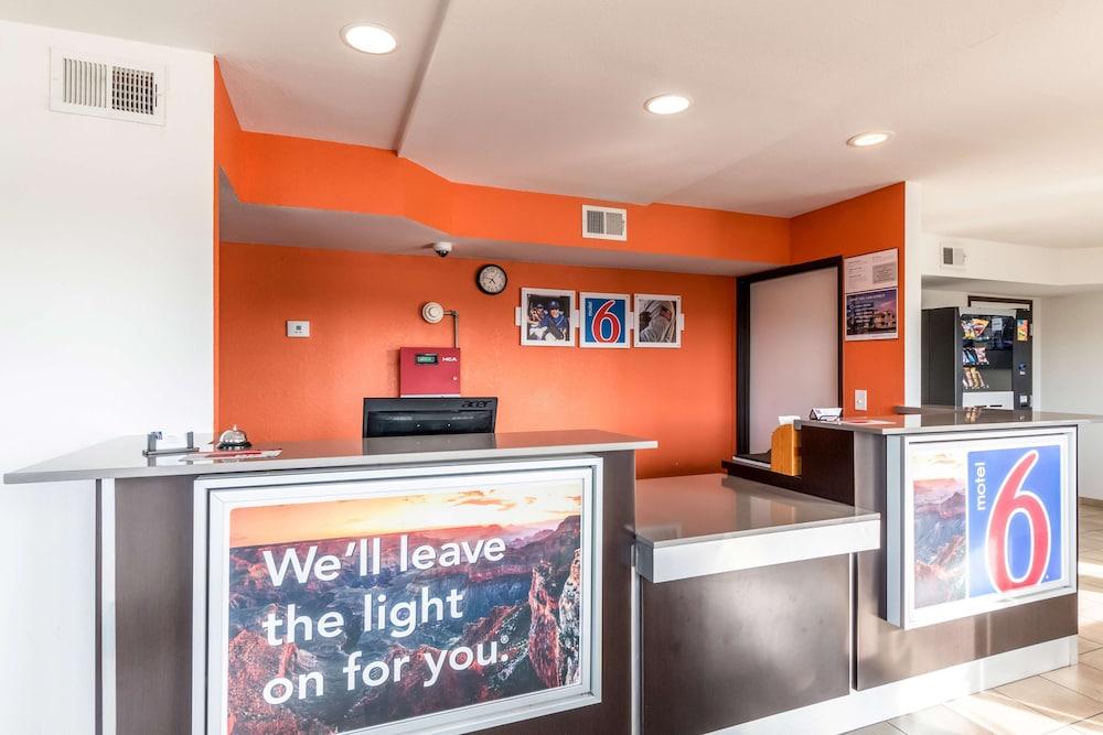 Motel 6 San Antonio, TX - South WW White Rd photo 4