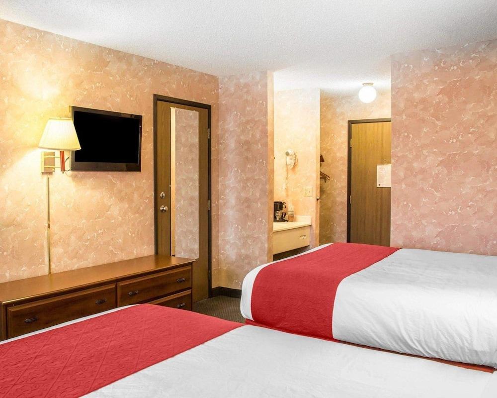 Econo Lodge Longmont East photo 11