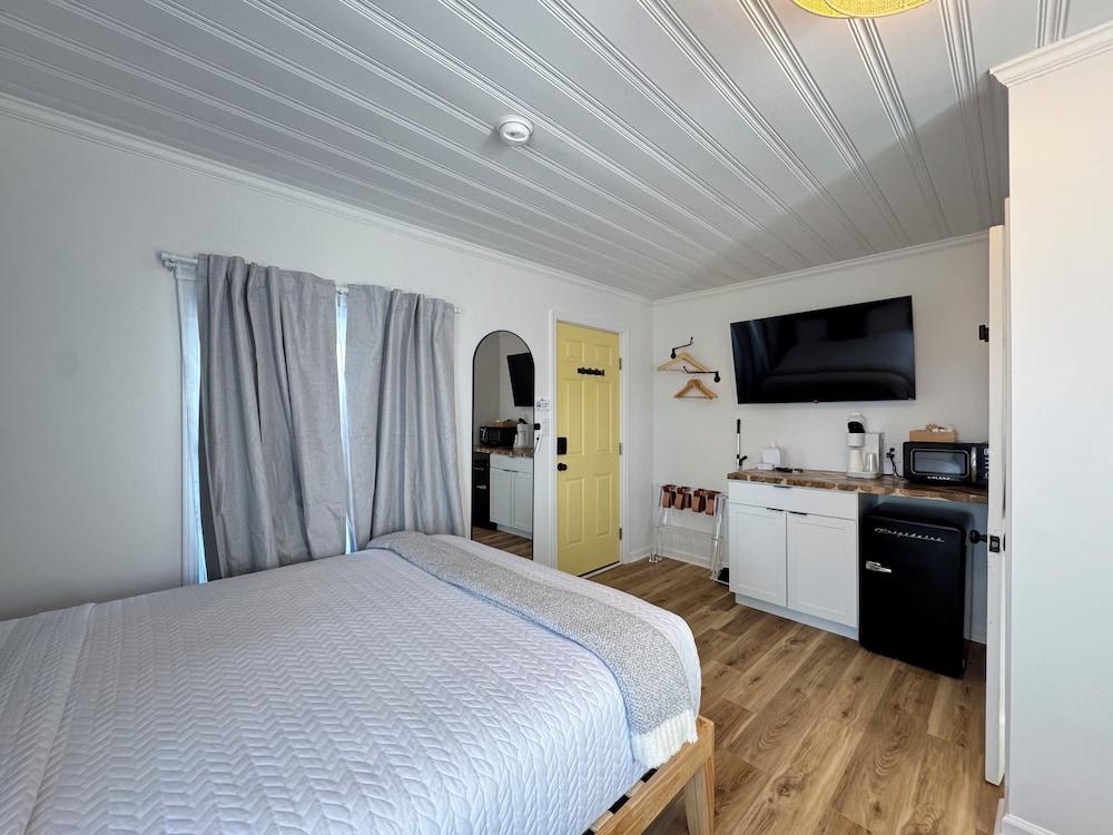 Boardwalk Inn photo 44