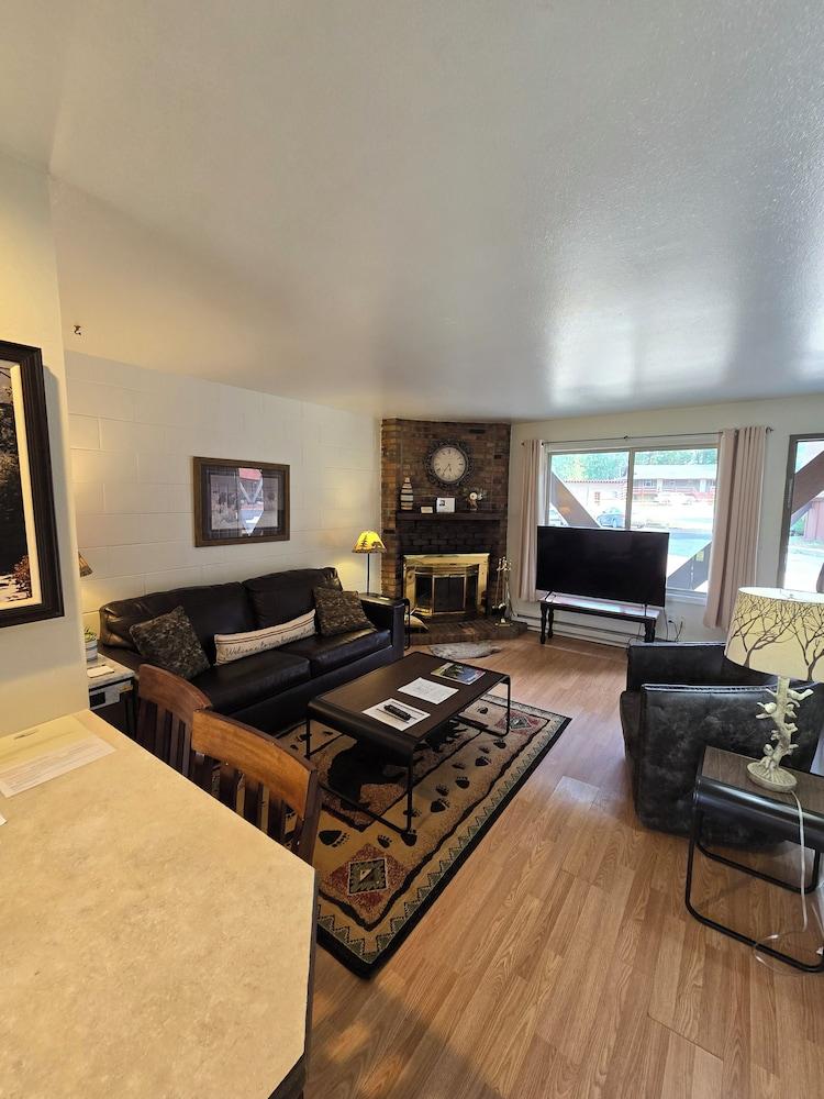 Chateau Rouge Condominiums photo 22