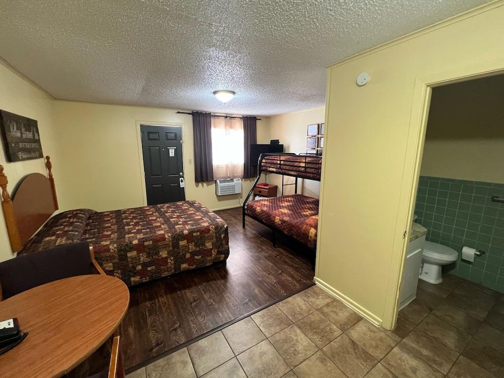 Yellow Diamond Inn photo 31