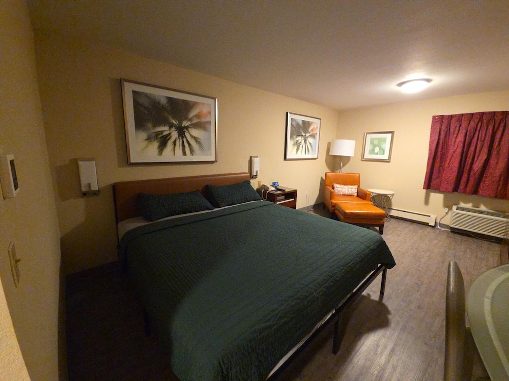 Chesaning Inn & Suites photo 8