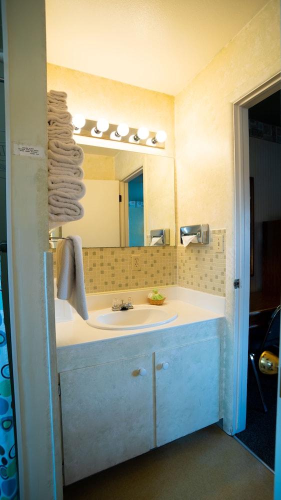 Triangle Motel photo 48