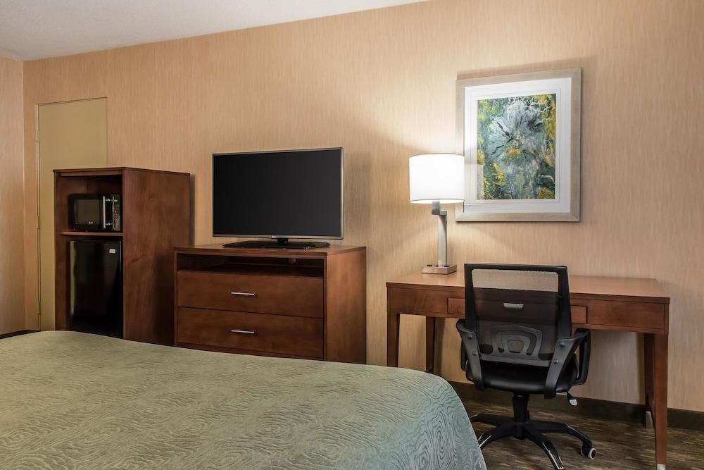 Quality Inn Bedford photo 21