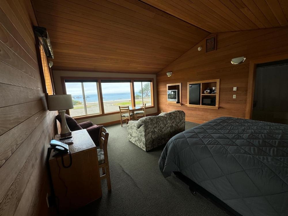 Sunset Oceanfront Lodging photo 35
