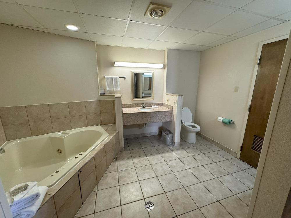 Sycamore Suites photo 56