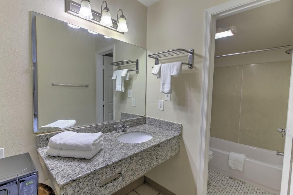 Budget Lodge photo 39
