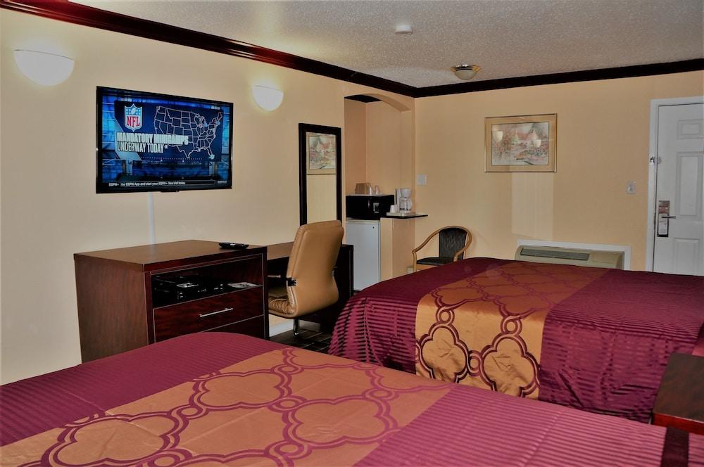 America's Deluxe Inn photo 6