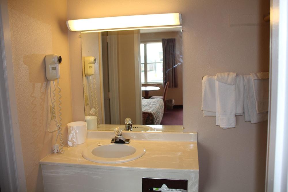 Budget Inn - Troy photo 4