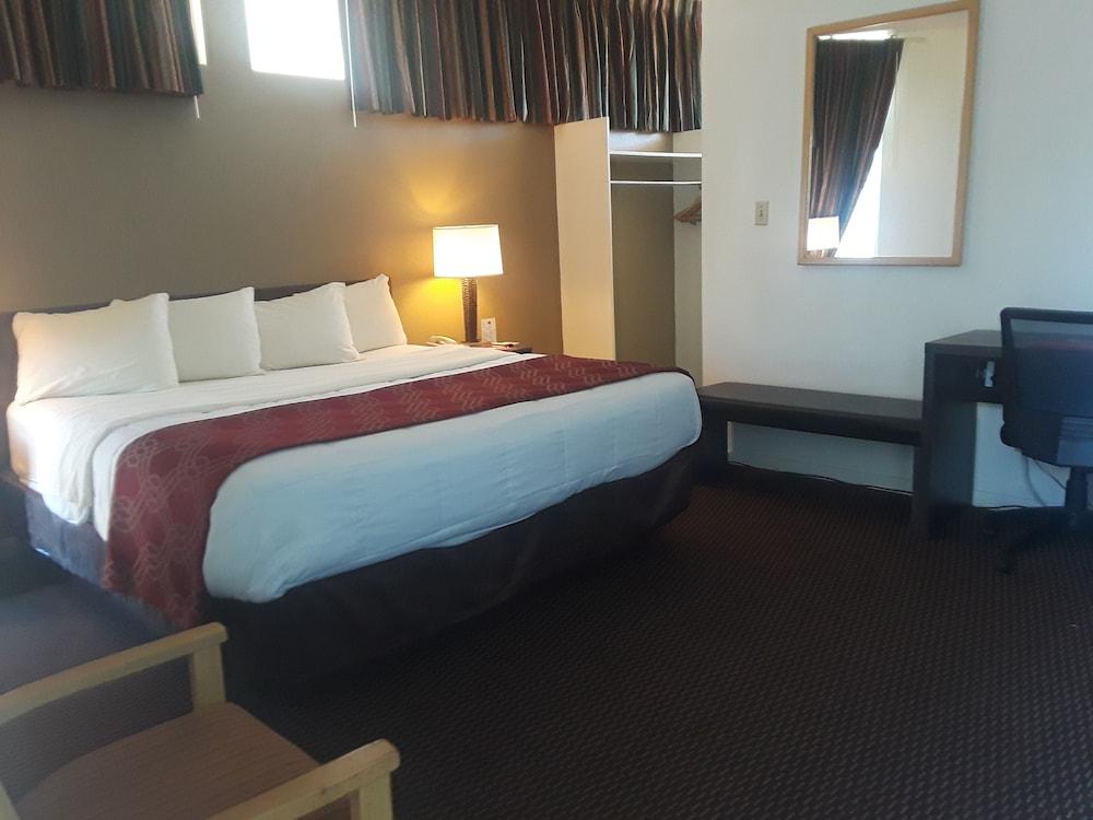 Econo Lodge Colorado Springs Downtown photo 13