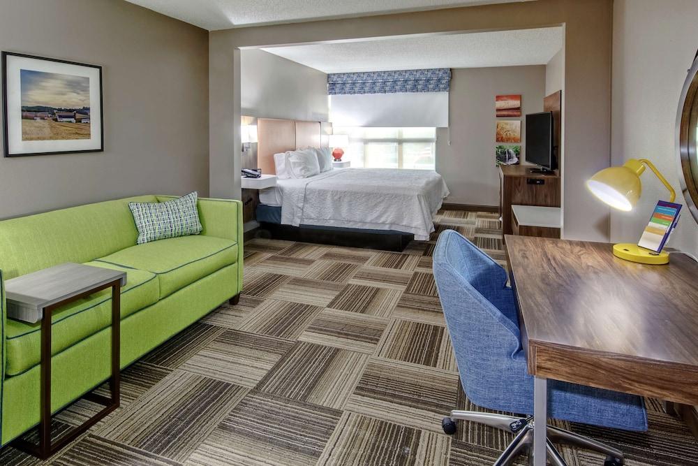 Hampton Inn Latrobe photo 18