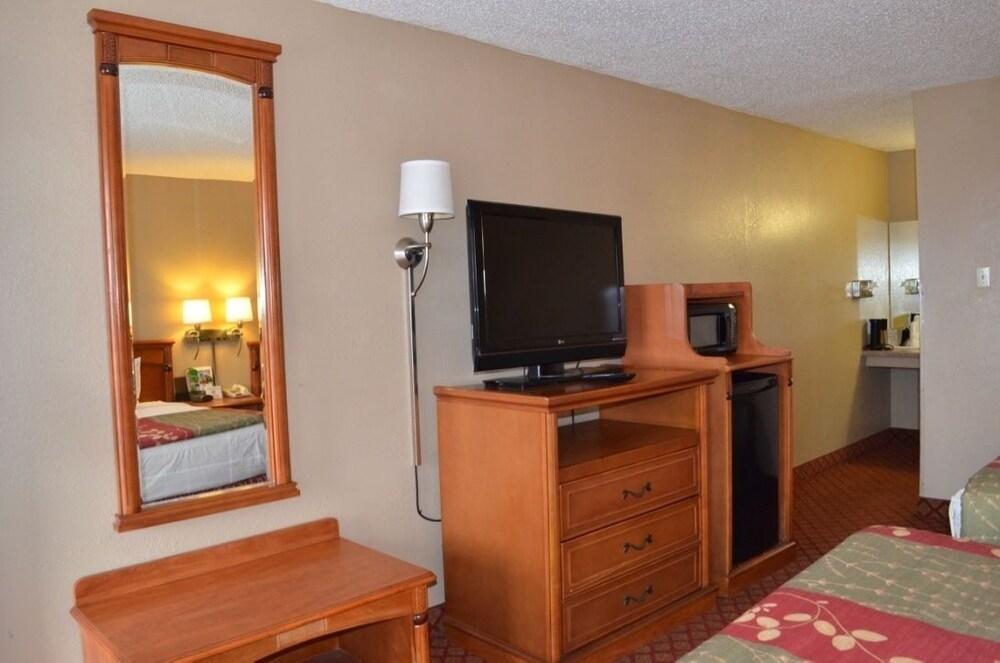 Americas Best Value Inn Stephenville photo 11