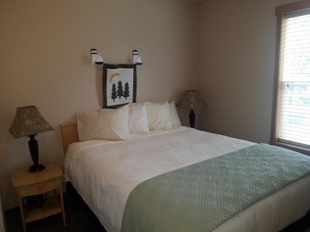 Sea Breeze Court photo 34