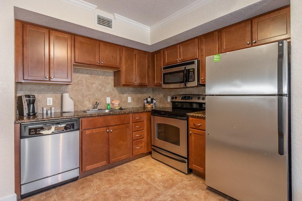 Coconut Cove All-Suite Hotel photo 25