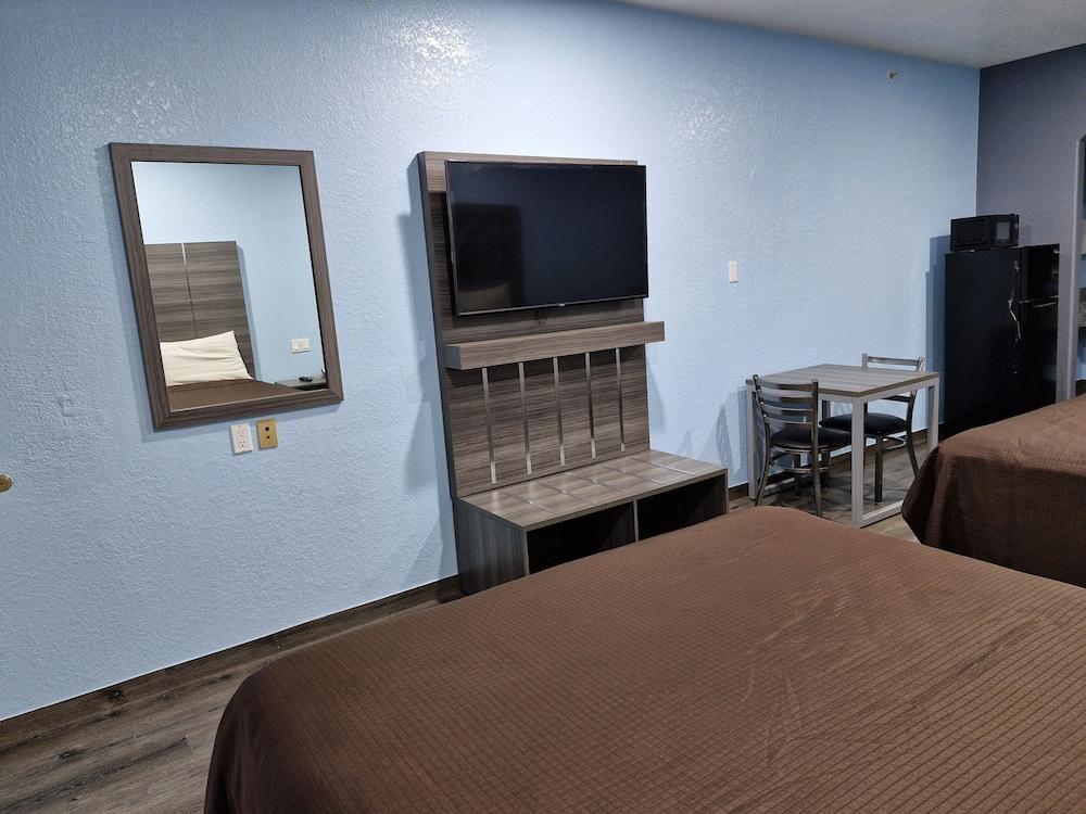Super Stay Inn Humble IAH East photo 7