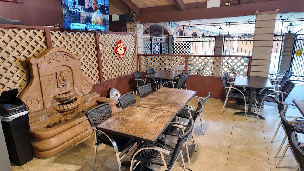 Alhambra Hotel photo 30