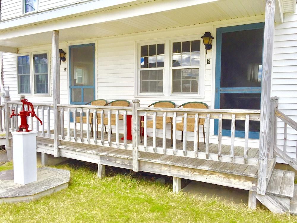 Moody's Motel & Cottages photo 1