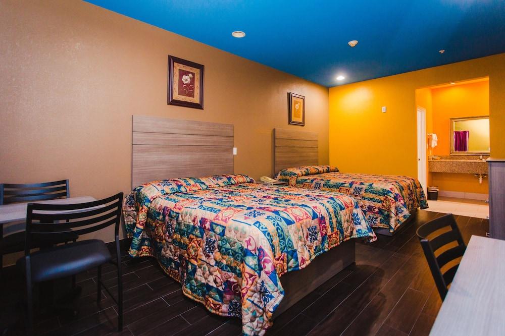 Moonlight Suites - Houston George Bush Intl Airport photo 27