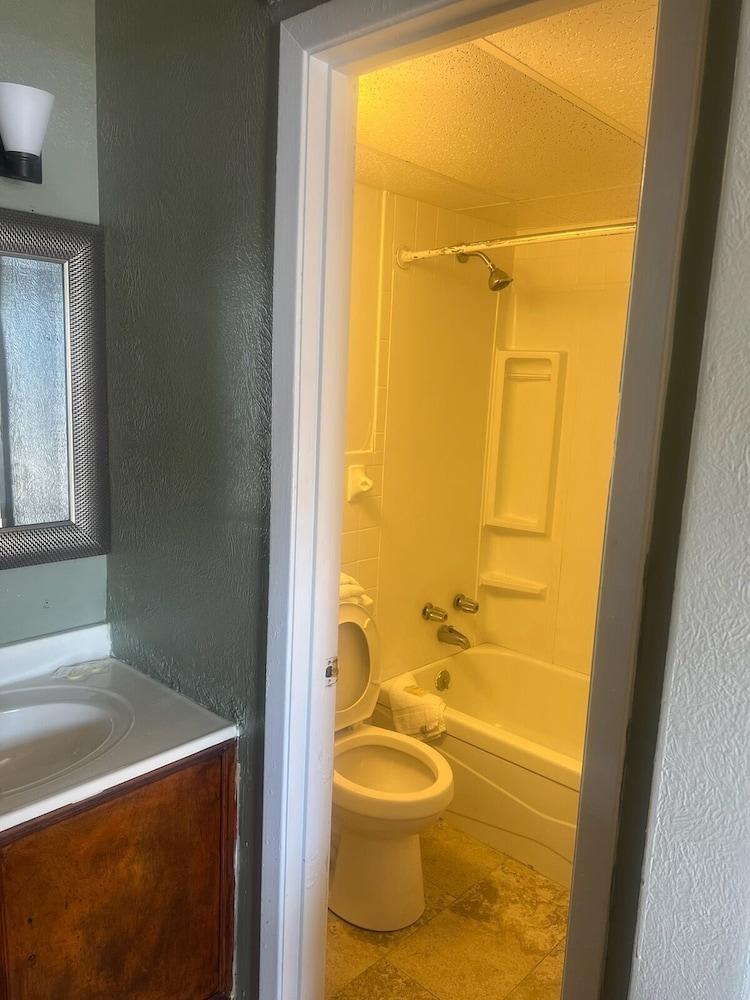 The Grand Motel Inn and Suite Louisville photo 8