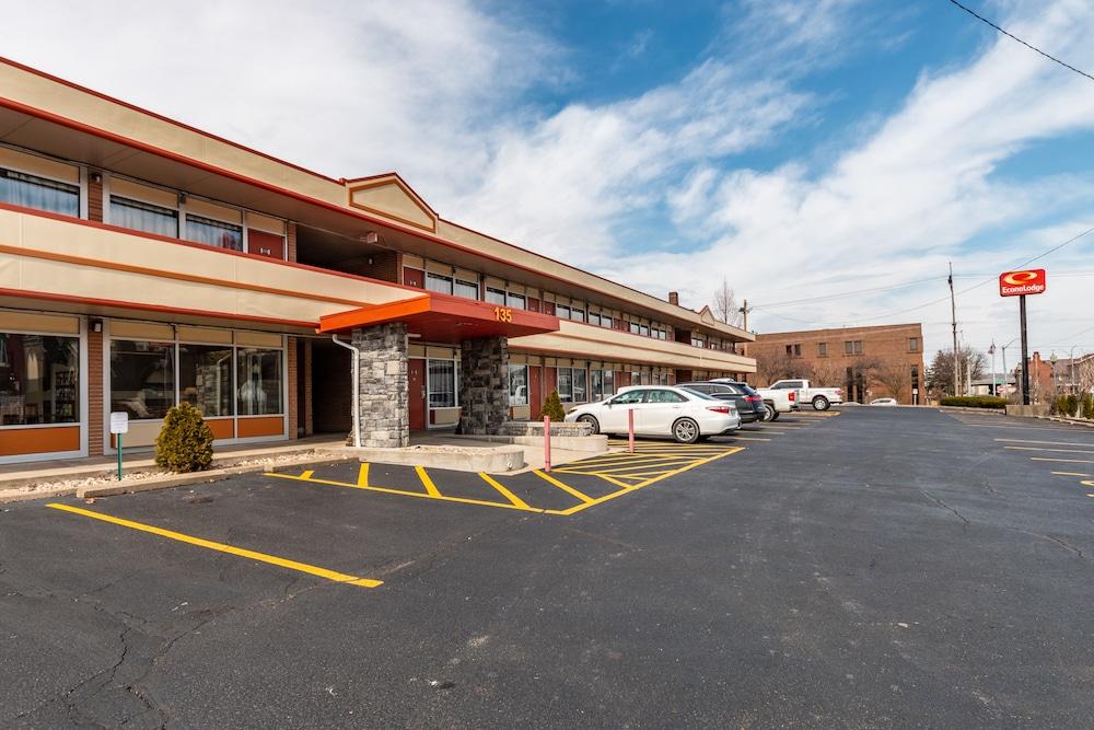 Econo Lodge Zanesville Downtown photo 28