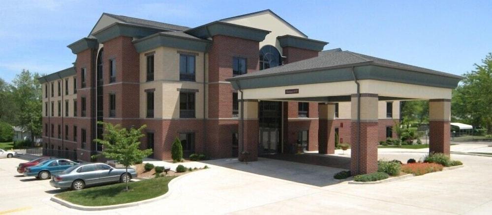 Crossroads Inn And Suites photo 1