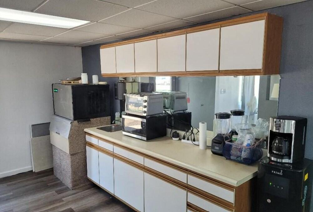 1st Interstate INN photo 6
