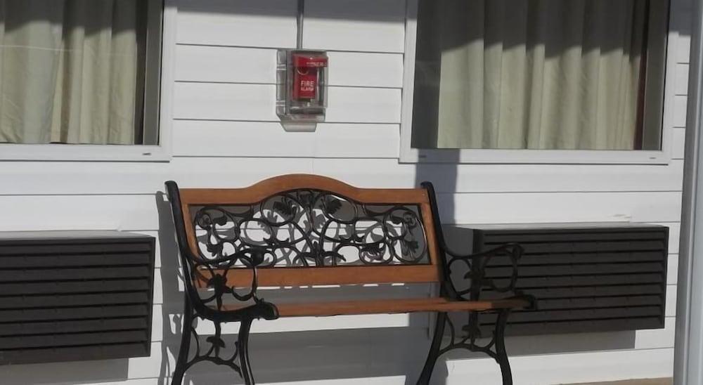 Douglas Inn & Suites photo 51