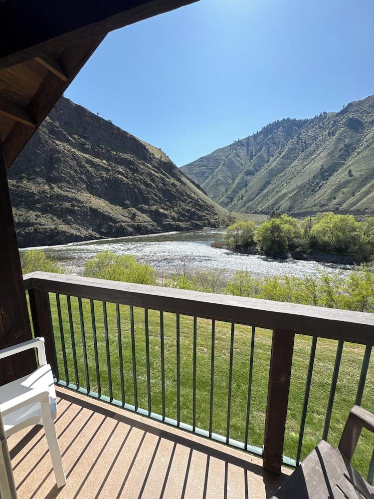 Salmon Rapids Lodge photo 13