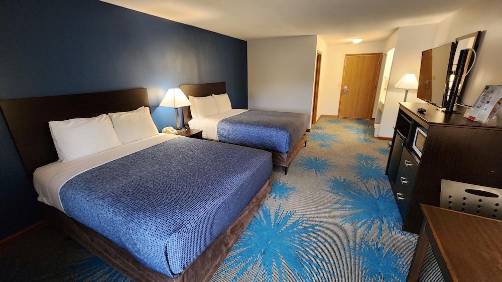 Econo Lodge Lakeshore photo 54