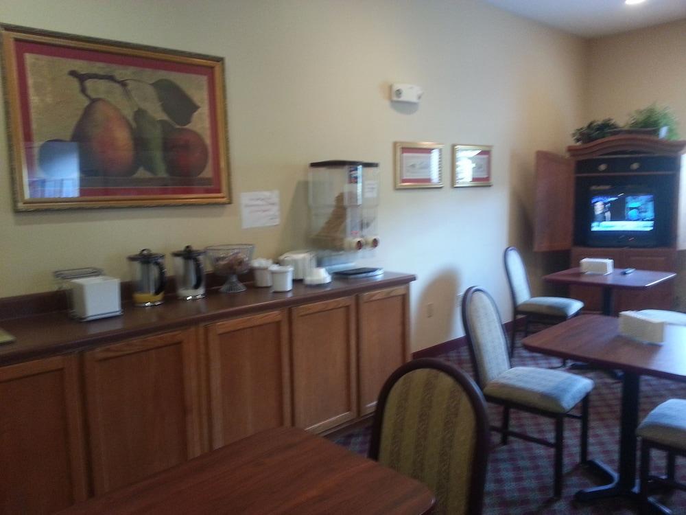 Super 8 by Wyndham Pascagoula photo 14