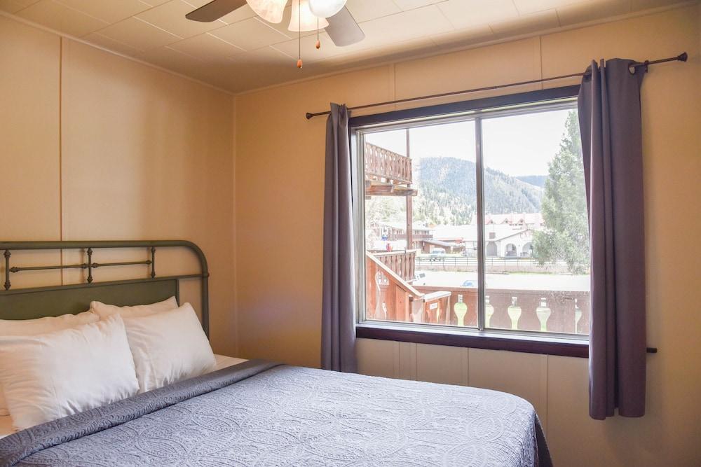 Alpine Lodge photo 38