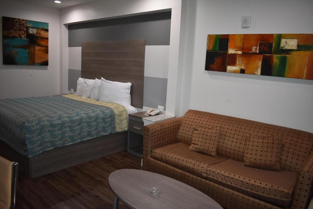 Grand Villa Inn & Suites - Humble photo 5