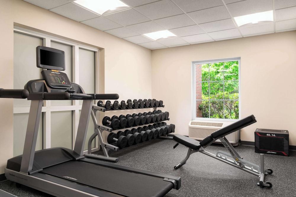 Hampton Inn & Suites Newport/Middletown photo 50