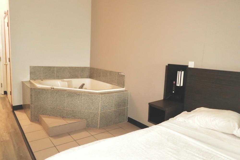 Studio 6 Elkhart, IN- Kitchenette Rooms photo 10