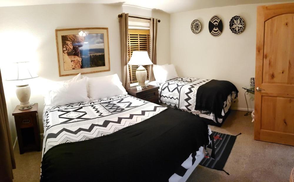 Stone Lizard Lodging photo 15