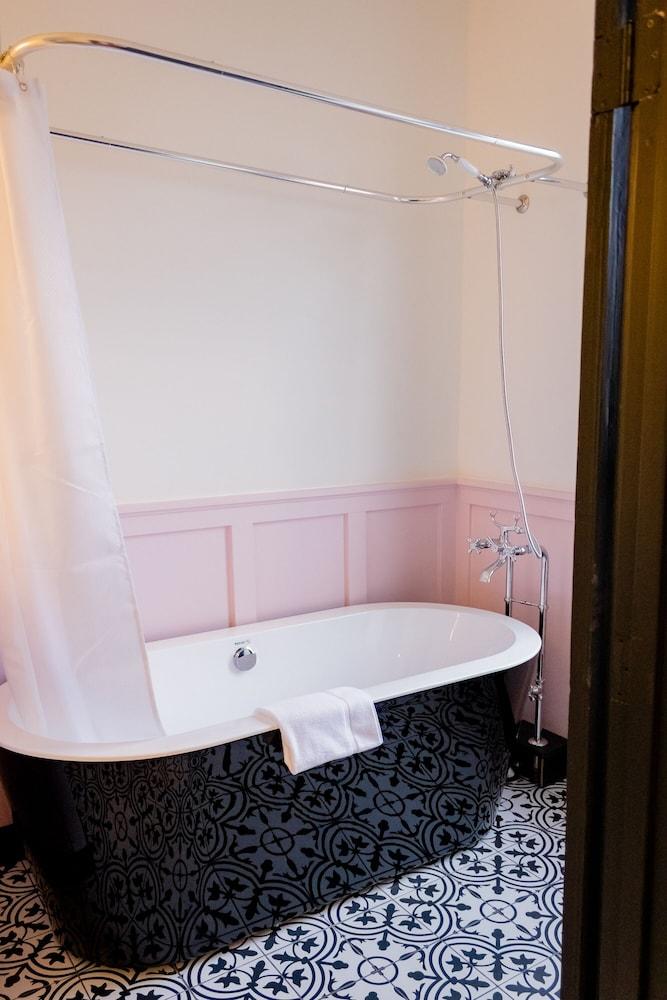 Speakeasy Suites photo 29